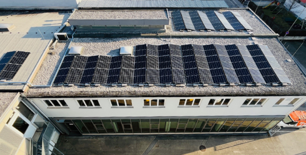 PV-Anlage auf Dachfläche Unternehmen Spechtenhauser in Innsbruck