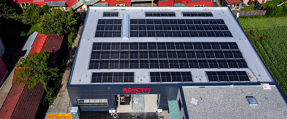 gewerbliche Photovoltaik-Anlage auf Flachdach bei ARISTO GmbH