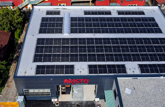gewerbliche Photovoltaik-Anlage auf Flachdach bei ARISTO GmbH